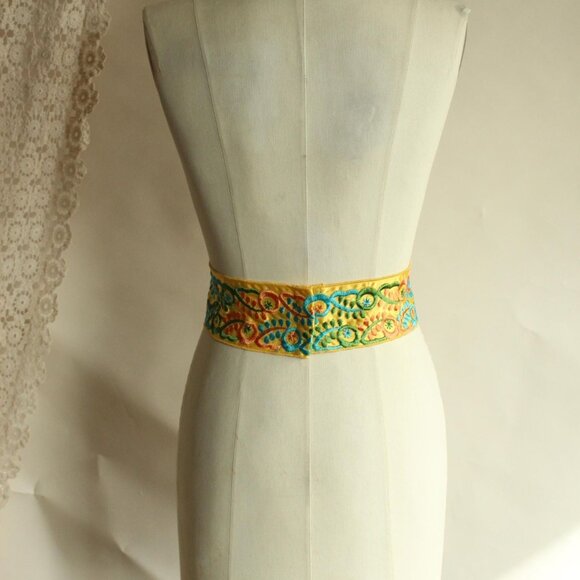 Vintage 1980s 1990s Belt, Ethnic Folk Art Yellow Satin Floral Embroidered Wide - Picture 8 of 10